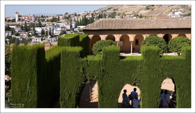 На входе во Дворец Насридов.