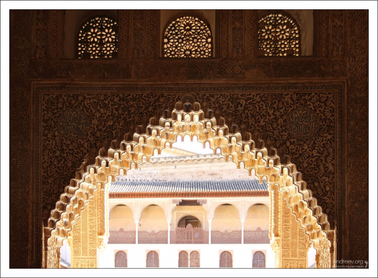 Миниатюрные арочки, используемые для украшения внутренних поверхностей больших арок.