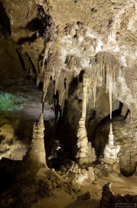 Когда сталактиты и сталагмиты встретятся, то получится колонна.