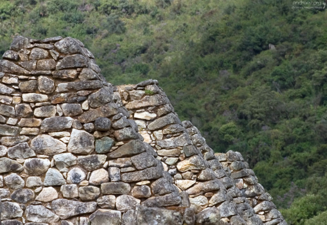 Усеченные конусы в секции Ñusta's Bedroom.