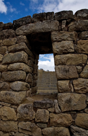 Окно в традиционном инкском стиле.