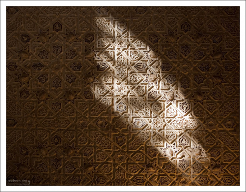 Изысканная резьба по стуку - смеси алебастра и глины.