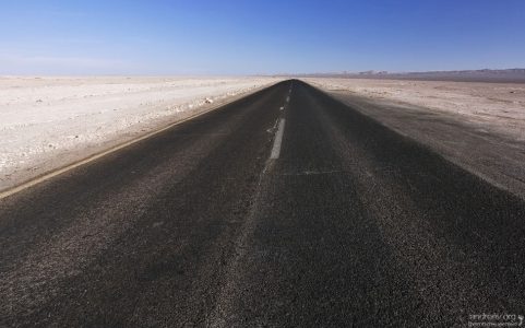 Дорога через пустыню.