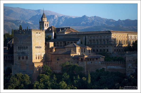 Крепостная стена Альгамбры.