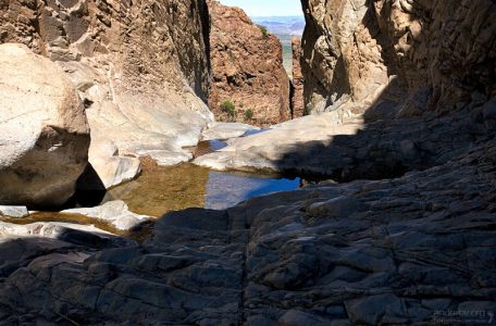 Каменная площадка в конце тропы Window Trail.