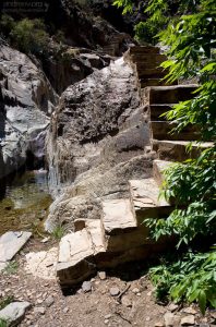 Нелегкий подъем наверх по тропе Window Trail.