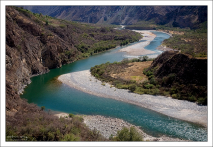 Речной зигзаг повторяет дорожный.
