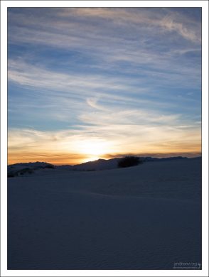 Закат в белых песках.