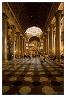 Внутреннее убранство Казанского кафедрального собора.