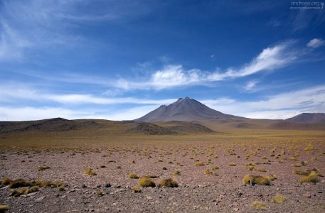 Альтиплано (исп. altiplano: alto - высокий и plano - плоскость) - западная пониженная часть внутреннего плоскогорья Центральных Анд.