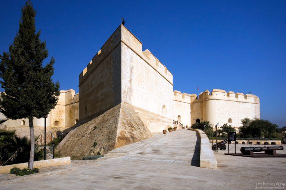 Здание Музея оружия в северной крепости Borj Nord.