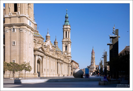 Кафедральный собор Богоматери Пилар (Catedral-Basílica de Nuestra Señora del Pilar) - визитная карточка города. Сарагоса, Испания.