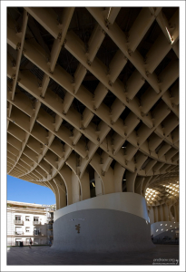 Деревянная кровля Metropol Parasol.