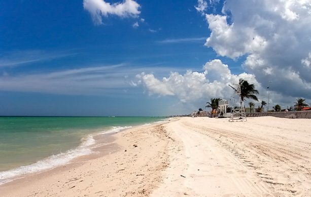 Белый пляж Прогрессо. Полуостров Юкатан.