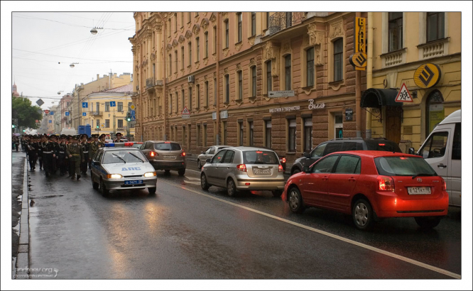 Курсанты на улицах города.