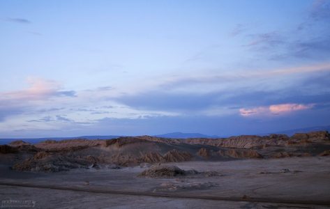 Сумеречное шоссе в Долине Луны.