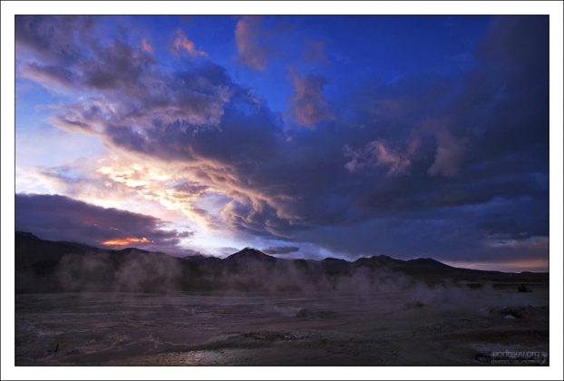 Начинается рассвет. Гейзеровое поле El Tatio.