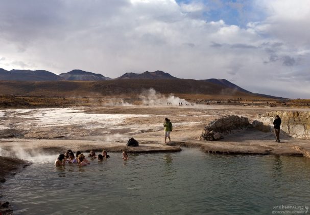 Гейзеровый бассейн на Эль-Татио. Самая веселая часть - выходить из бассейна на бодрящий воздух.