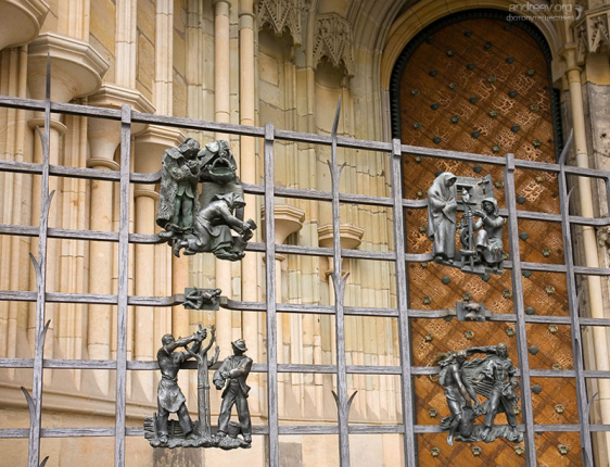 Фрагмент оформления золотых ворот собора Св. Вита.