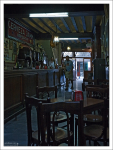 Кафе напротив Севильского собора.