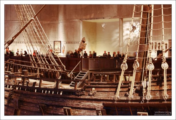 В музее Vasa можно осмотреть корабль со всех сторон на различных уровнях высоты.