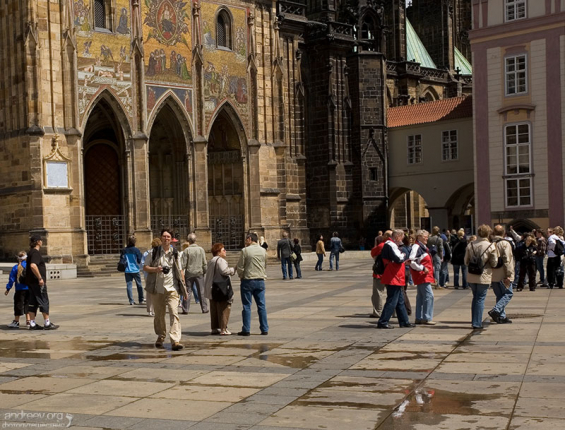 Площадь перед Золотыми воротами собора Св. Вита.