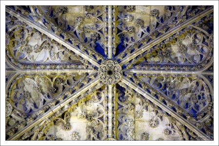 Ажурный потолок трансепта. Севильский собор.