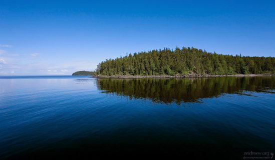 Вход в Монастырскую бухту.