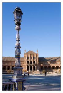 Элементы в неомавританском стиле на Площади Испании.