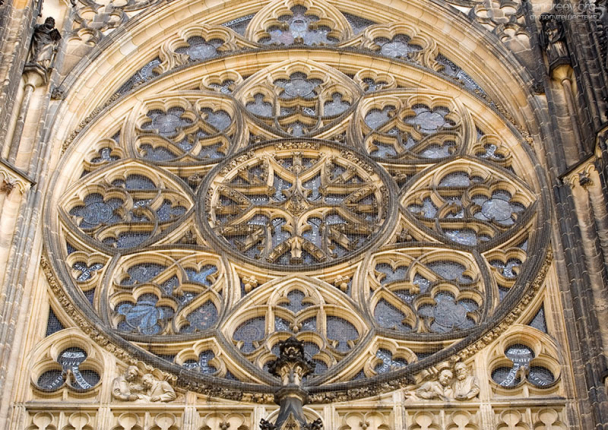 Фрагмент оформления фасада собора Св. Вита.