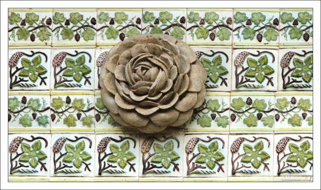 Лепнина на португальской плитке азулежу. Дворец Пена.