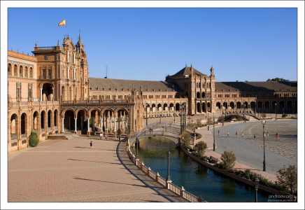 Plaza de España в закатных лучах.