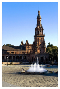 Северная башня и фонтан архитектора Висента Травере на Площади Испании.