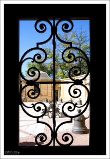 На входе в Королевскую Андалузскую школу верховой езды.