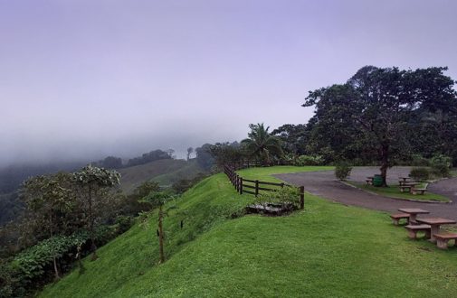 Место для пикников около заповедника Finca La Morita.