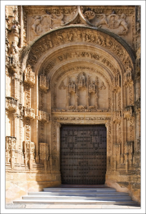 Западный фасад церкви Св. Марии в стиле “платереско”. Аркос-де-ла-Фронтера, Андалузия, Испания.