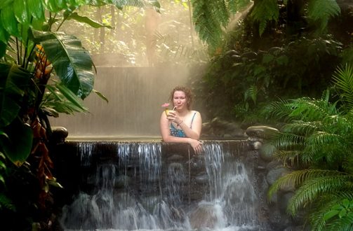 В естественных горячих источниках Eco Termales.