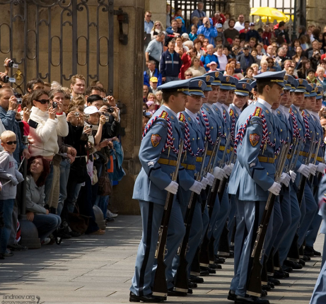 Почетный караул обеспечивает охрану Пражского Града и проведение воинских церемоний во время встреч глав иностранных государств.