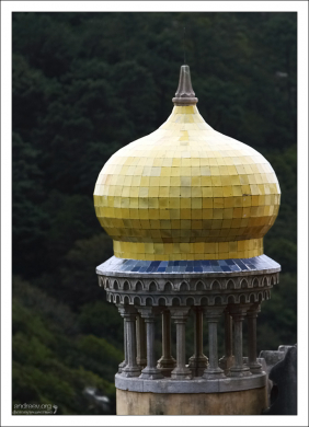 Башенка на крыше Дворца Пена в мавританском стиле.