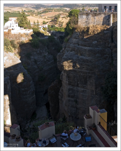 Ресторан на краю ущелья Тахо-де-Ронда. Ронда, Андалузия, Испания.