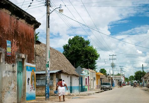 Центральная улица в Умане (Uman). Полуостров Юкатан.