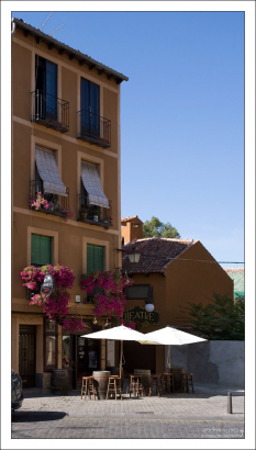 Одна из сотни таверн в центре города. Сеговия, Испания.