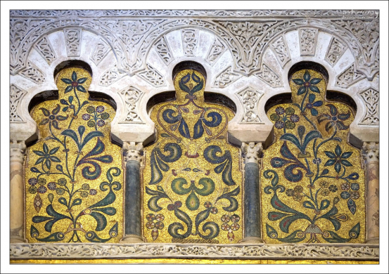 По своему местоположению и функции михраб соответствует христианскому алтарю.