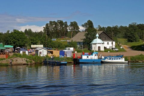 Никонова бухта перед главной усадьбой.