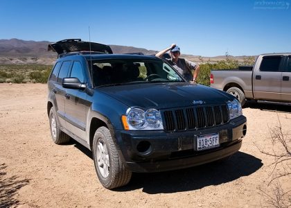 На парковке в конце грунтовой дороги Grapevine Hills.