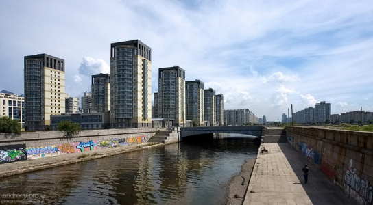 Речка Смоленка на Васильевском острове.