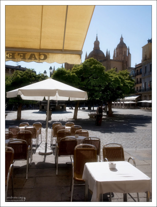 Кафе на площади Plaza Mayor. Сеговия, Испания.