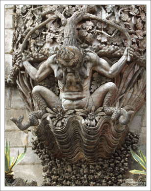 Тритон - получеловек-полурыба. Palácio Nacional da Pena.