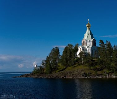 Пpототипом аpхитектуpы Никольской церкви явились московские храмы XV-XVI вв. Остров Валаам, Ладожское озеро.