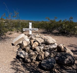 Могила местного жителя Jose de Leon, убитого в 1933-м году соседом. В Техасе дела решаются просто.